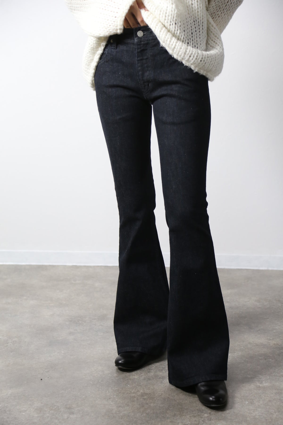 ジンバブエコットン ベルボトムジーンズ　ブラックカラーデニム/ユニセックス